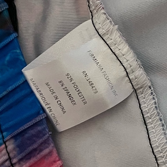 Women’s oversized Colorful capri Leggings - Picture 3 of 3